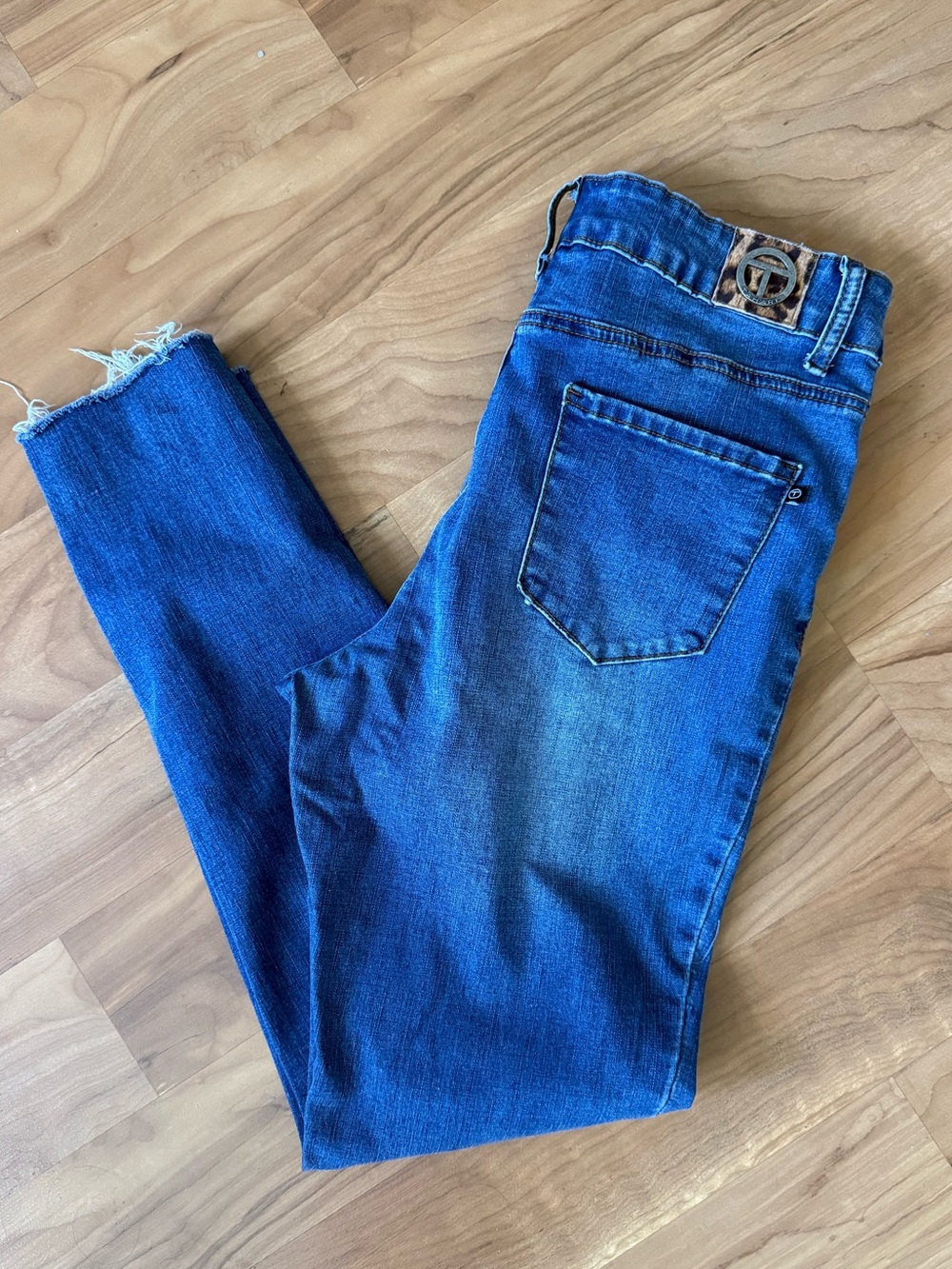Evelyn HW (High-Waist) Button Fly Skinny Jeans: Tahari